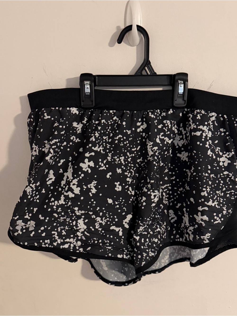 Women's Under Armour Black & White Splatter Heat Gear Athletic Shorts